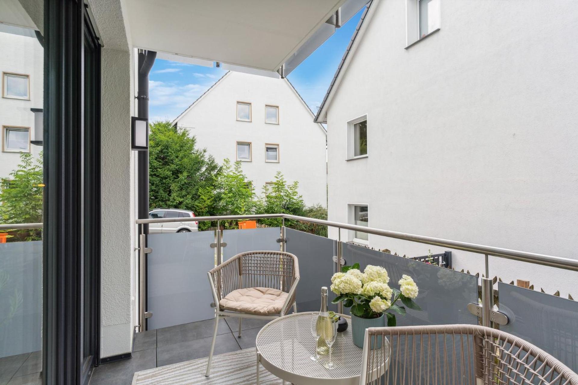 Deluxe Apartment In Bielefeld City Mit Parkplatz Und Balkon Bagian luar foto