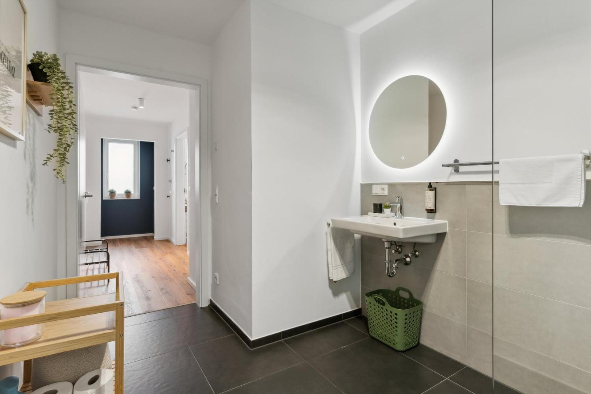 Deluxe Apartment In Bielefeld City Mit Parkplatz Und Balkon Bagian luar foto